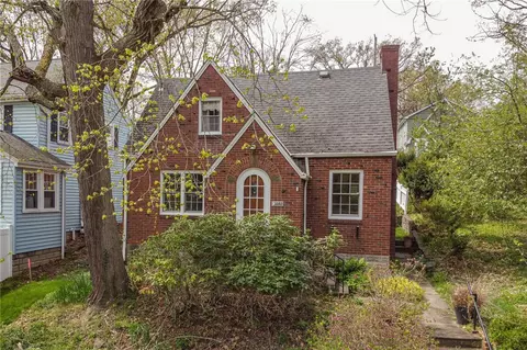 1092 Woodlawn Dr, Coraopolis, PA 15108
