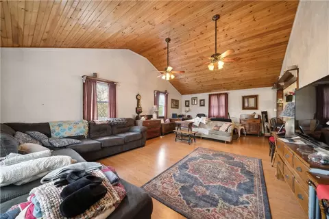 1679 Guffey Rd, Irwin, PA 15642 photo 7