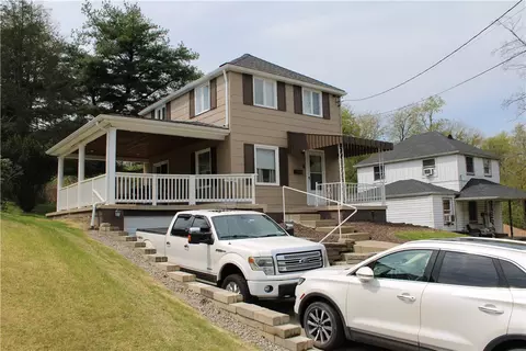 706 East Dr, Clairton, PA 15025