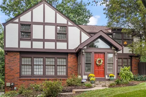 130 Alleyne Dr, Pittsburgh, PA 15215
