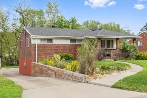 13731 Saint Clair Dr, Irwin, PA 15642