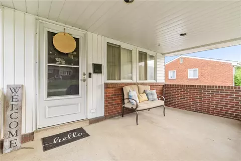 13731 Saint Clair Dr, Irwin, PA 15642 photo 5