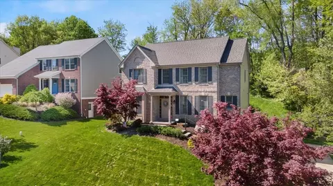 515 Avonworth Heights Dr, Pittsburgh, PA 15237