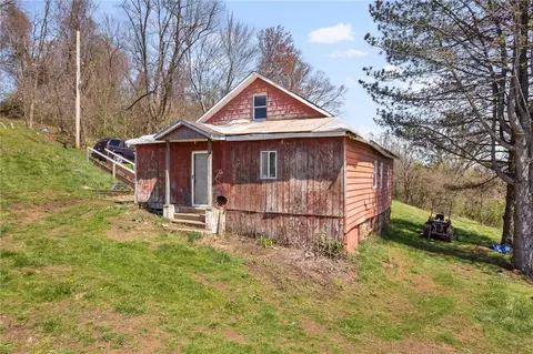 264 Leddon Ln, Ellwood City, PA 16117