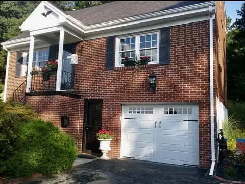 160 New Hampshire Dr, New Kensington, PA 15068