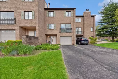202 Georgetown Ln #202, Export, PA 15632