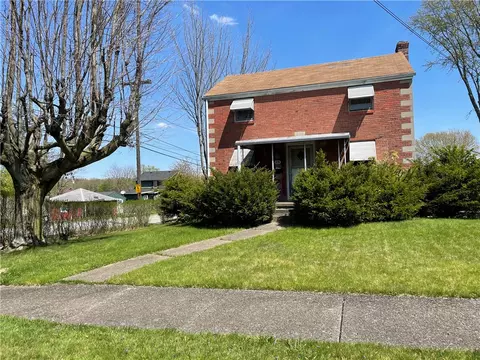 579 Wengler Ave, Sharon, PA 16146