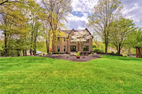 102 Meadow Ln, Jefferson Hills, PA 15025