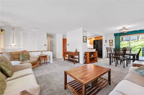 5 Mallard Ct, Export, PA 15632 photo 3