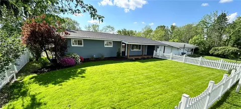 328 Knox Ave, Ellwood City, PA 16117