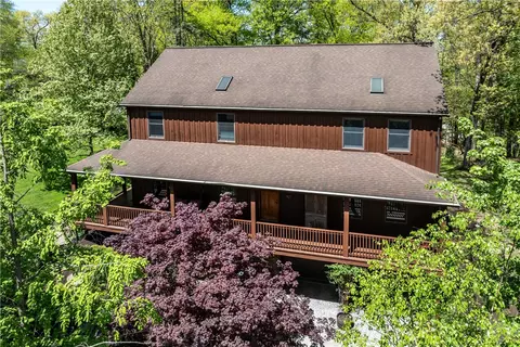 25 Chestnut Rd, Bradford Woods, PA 15015