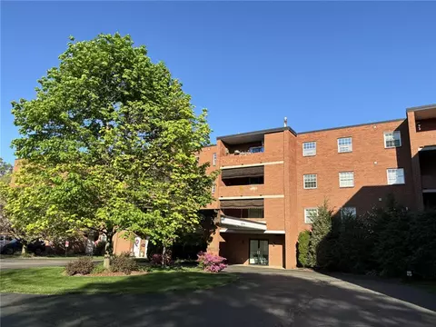 2850 Edgecliff Rd #37, New Kensington, PA 15068