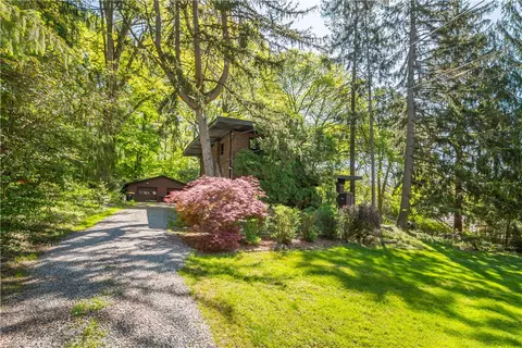 212 Navajo Rd, Pittsburgh, PA 15241