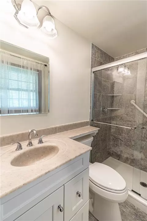 Bath - 338 Jackson Dr, Apollo, PA 15613 photo 3 of 4