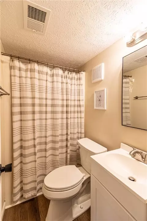 Bath - 338 Jackson Dr, Apollo, PA 15613 photo 4 of 4
