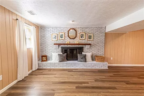 Living - 338 Jackson Dr, Apollo, PA 15613 photo 5 of 6