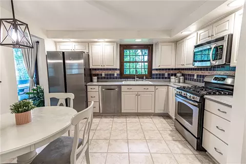 Kitchen - 338 Jackson Dr, Apollo, PA 15613 photo 3 of 3