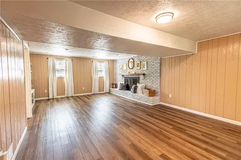 Living - 338 Jackson Dr, Apollo, PA 15613 photo 4 of 6