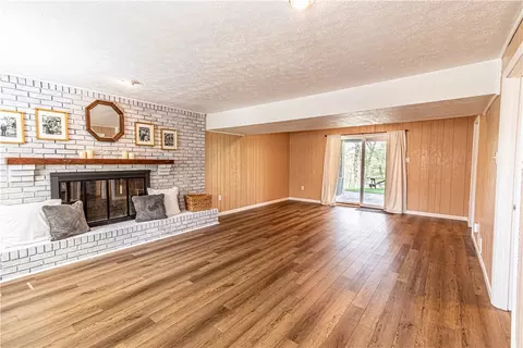 Living - 338 Jackson Dr, Apollo, PA 15613 photo 6 of 6