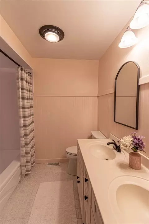 Bath - 338 Jackson Dr, Apollo, PA 15613 photo 1 of 4