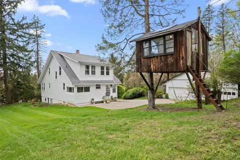 286 Hilltop Dr, Cheswick, PA 15024