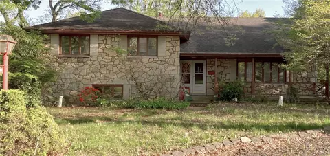 108 Parise Rd, Pittsburgh, PA 15221