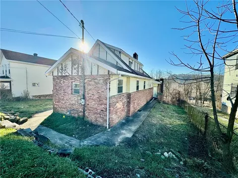 932 Gaskill Ave, Jeannette, PA 15644