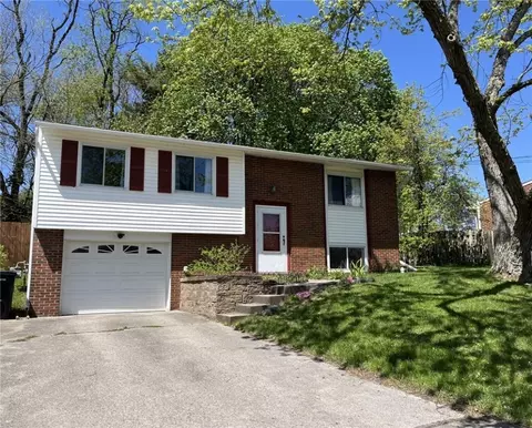 210 Norman Dr, Coraopolis, PA 15108