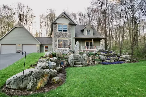 791 Latonka Dr, Mercer, PA 16137