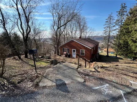 601 Howard St, Ambridge, PA 15003