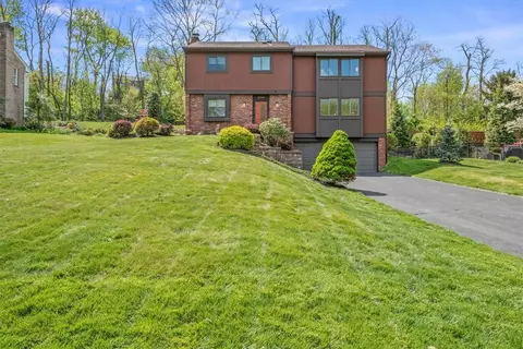 2364 Rexford Dr, Pittsburgh, PA 15241