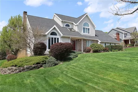 223 Stardust Dr, Johnstown, PA 15904