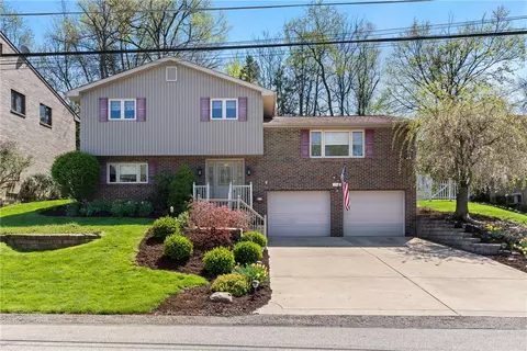 2980 Meadowvue Dr, Pittsburgh, PA 15227
