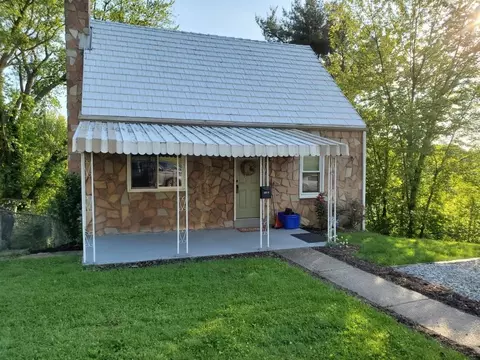 4014 Donna Ave, West Mifflin, PA 15122