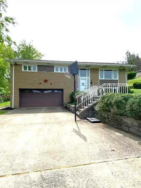 702 Crest Dr, Monessen, PA 15062
