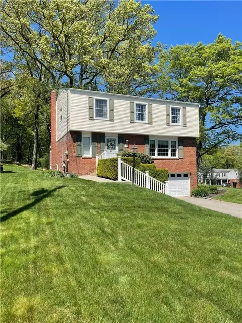 218 Wessex Hills Dr, Coraopolis, PA 15108