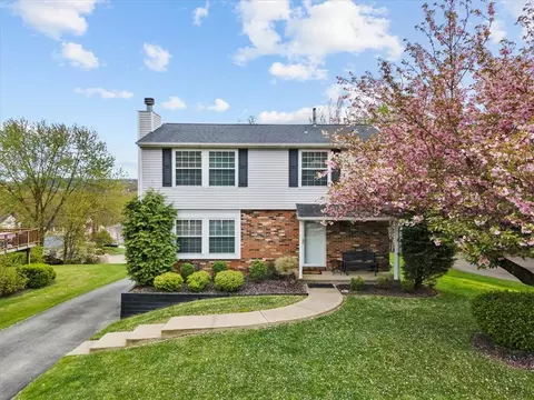 608 Meade Dr, Coraopolis, PA 15108