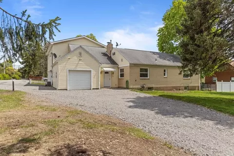 125 Foxwood Rd, Coraopolis, PA 15108