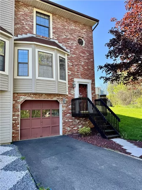 1906 Timber Trl, Imperial, PA 15126