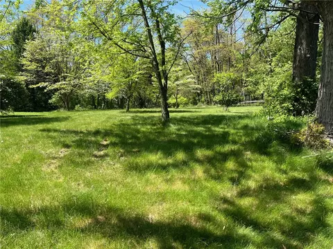 127 Hazel St, Irwin, PA 15642 photo 2
