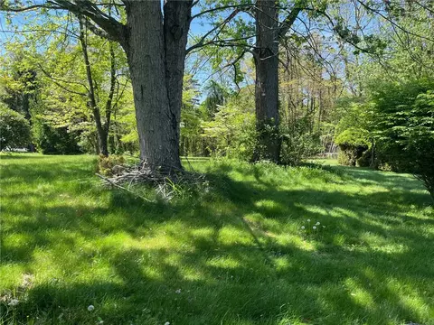 127 Hazel St, Irwin, PA 15642 photo 3