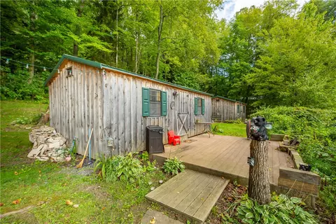 910 N Riverview Dr, Parker, PA 16049