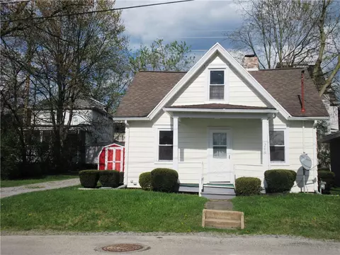Exterior - 205 E Railroad St, Mars, PA 16046 photo 1 of 2