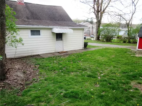 Exterior - 205 E Railroad St, Mars, PA 16046 photo 2 of 2