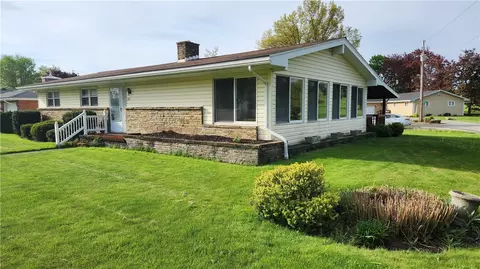 885 W Garrett St, Somerset, PA 15501