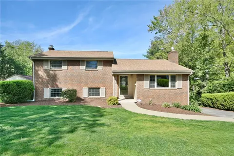 1334 Sun Ridge Dr, Pittsburgh, PA 15241