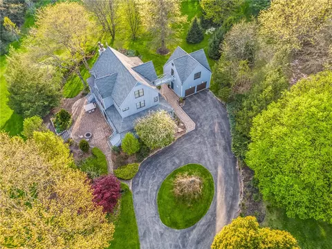 564 Valencia Rd, Mars, PA 16046