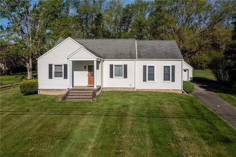 270 Maple Dr, Hermitage, PA 16148
