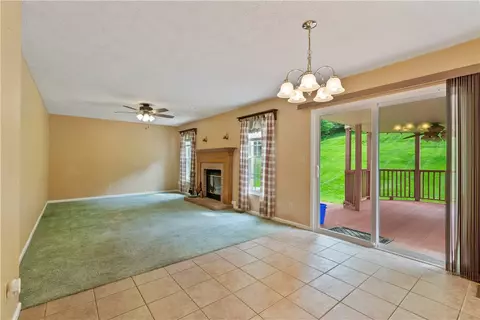 890 Castleview Dr, Irwin, PA 15642 photo 10
