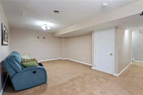 890 Castleview Dr, Irwin, PA 15642 photo 28